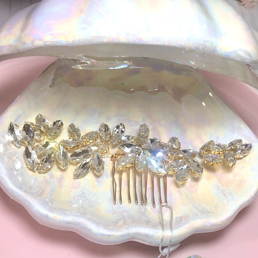 Stunning Crystal Headpiece with comb to secure to head